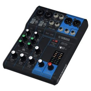 Une petite table de mixage Yamaha 4 entrées