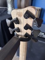 basse premium Warwick Masterbuilt Thumb Singlecut